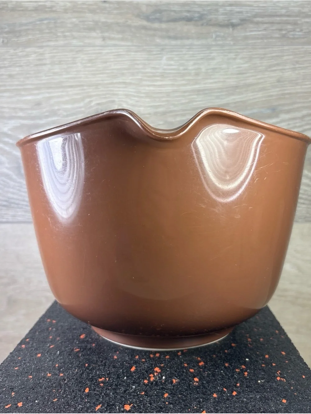 Rubbermaid Brown Mixing Bowl with Handle